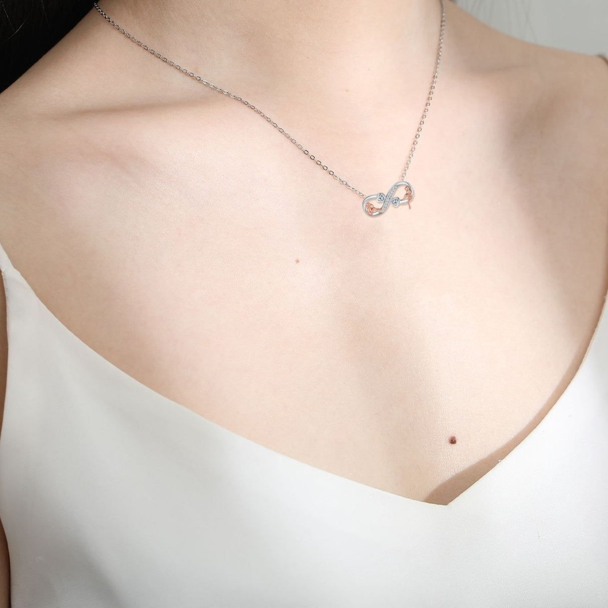 Forever Bond Necklace – A Special Gift Between Mother & Daughter